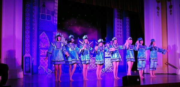 Panto Dancers 1