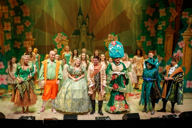 giant costumes for jack and the beanstalk